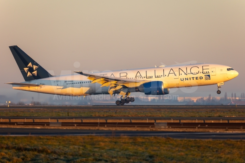 United Airlines Boeing 777-222(ER) N794UA