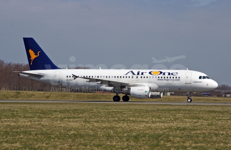 Air One Airbus A320-216 EI-DST