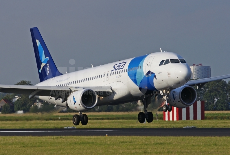 SATA International Airbus A320-214 CS-TKO