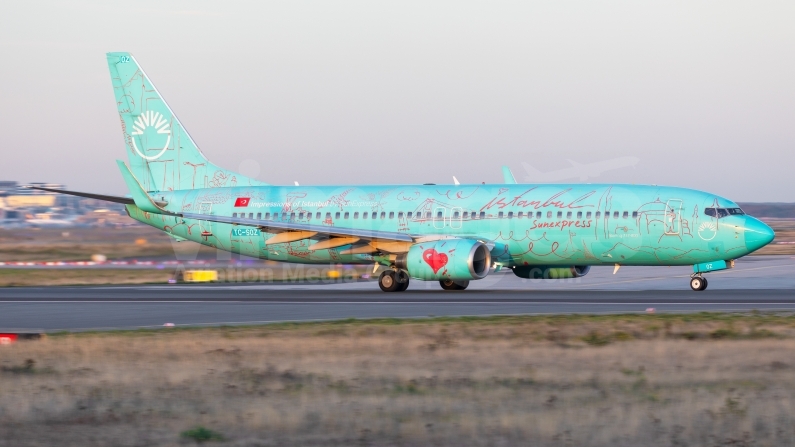 SunExpress Boeing 737-8HX(WL) TC-SOZ