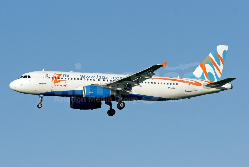 IZair - Izmir Airlines Airbus A320-233 TC-IZA